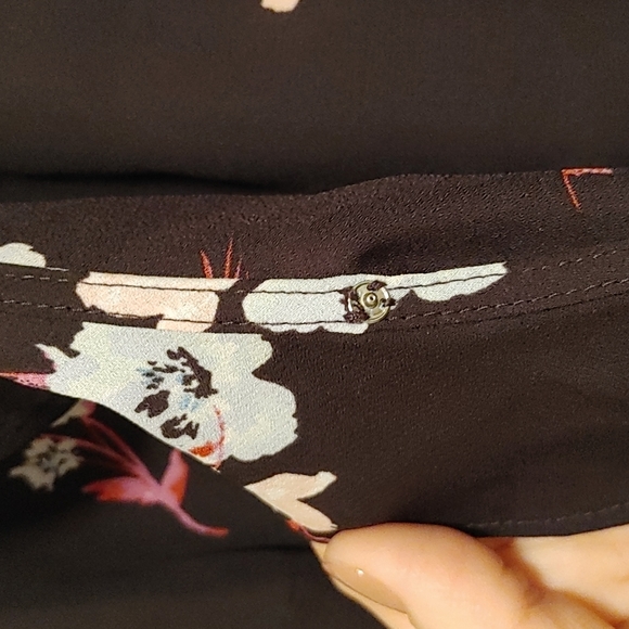 BANANA Republic Black flowery wrap blouse long sleeves light size M - Picture 5 of 9